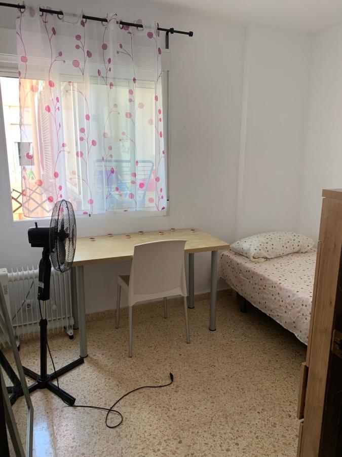 Habitacion Con Cama Individual, Piso Compartido En Avenida Blasco Ibanez バレンシア エクステリア 写真