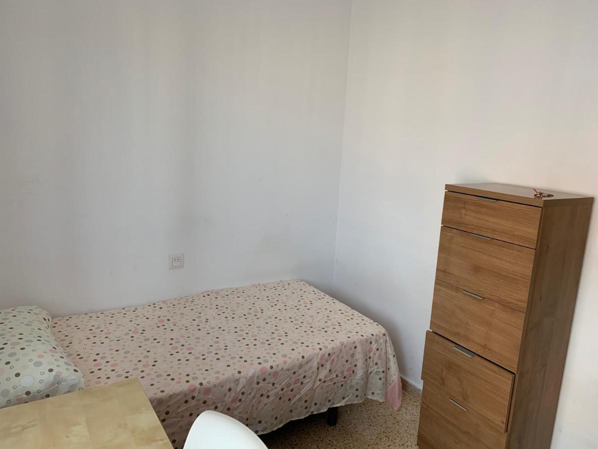 Habitacion Con Cama Individual, Piso Compartido En Avenida Blasco Ibanez バレンシア エクステリア 写真