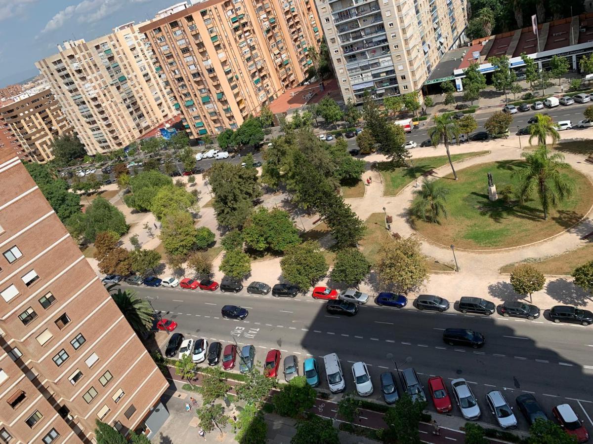 Habitacion Con Cama Individual, Piso Compartido En Avenida Blasco Ibanez バレンシア エクステリア 写真