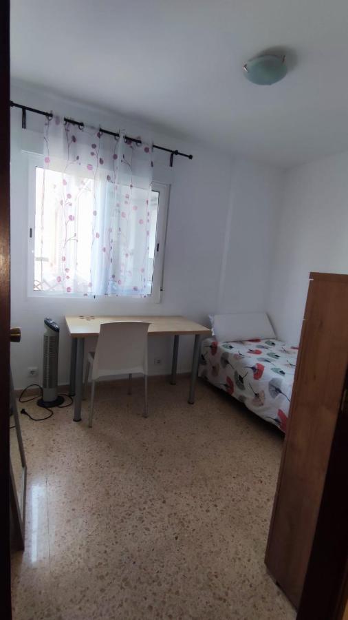 Habitacion Con Cama Individual, Piso Compartido En Avenida Blasco Ibanez バレンシア エクステリア 写真